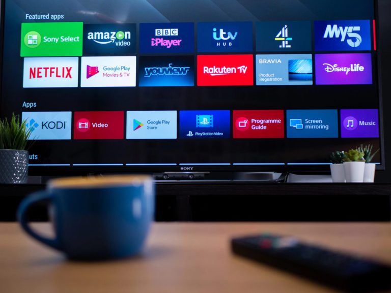 Claude Code zrychlil Android TV: Úspěšný debloat bez root access