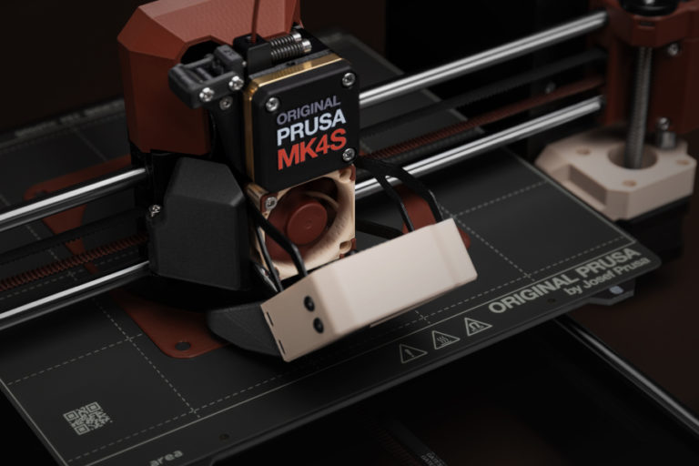 Prusa a Noctua – filamenty v ikonické hnědé a béžové