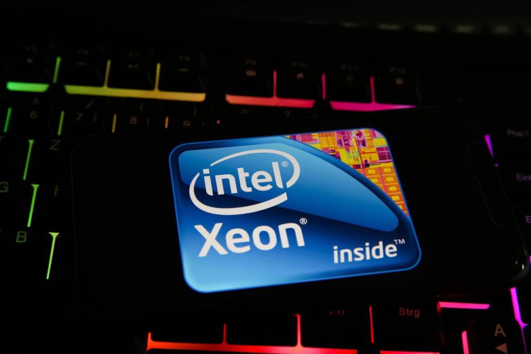 Intel Xeon 696X zaostává za Threadripperem o 27 % – dle uniklých testů