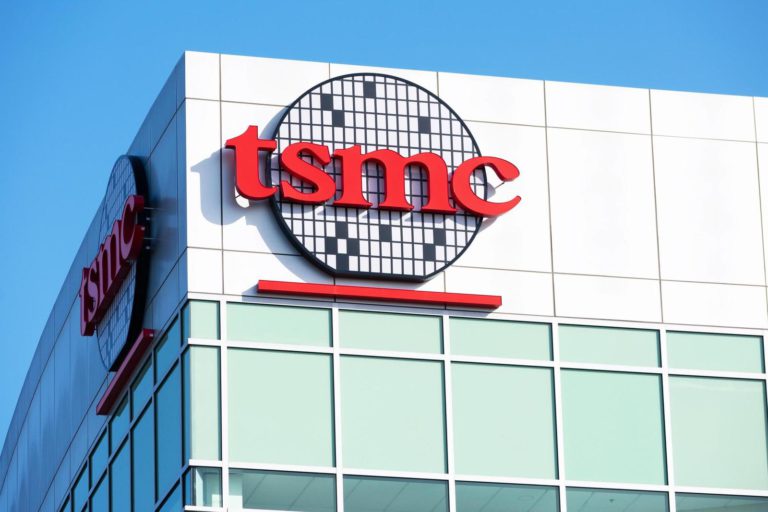 TSMC se blíží k čistě americkým čipům. Urychluje stavby továren v Arizoně