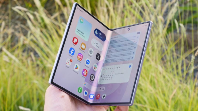 Test Samsungu Galaxy Z Fold 8: odvážný experiment, který není pro každého
